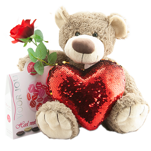 Super Leuke En Mooie Bruine Beer Met Roos En Chocolade huismerk kopen in de aanbieding